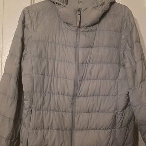Uniqlo Women's Light Gray Puffer Jacket